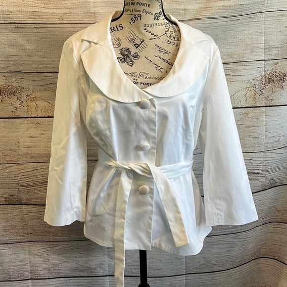 Sandro Sportswear Jacket NWT Round Collar Belt White Size Large - Picture 1 of 10